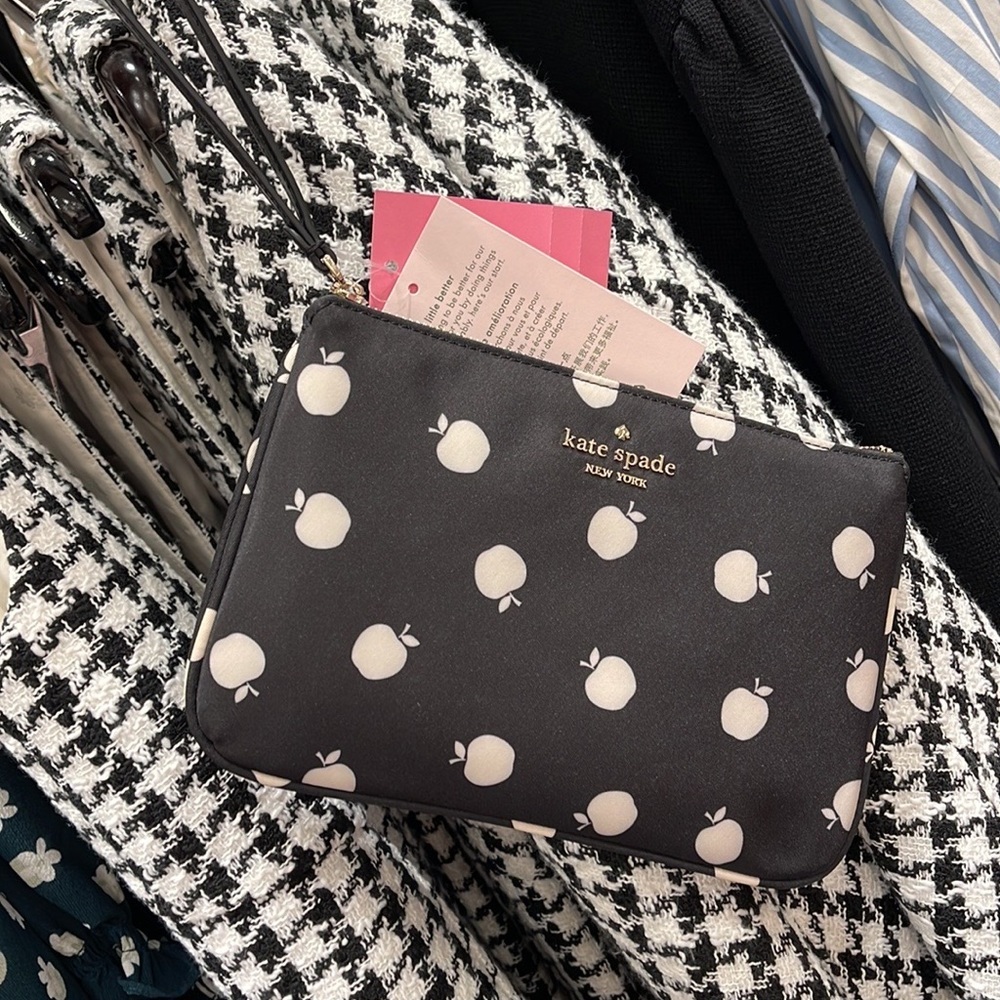 Kate Spade Chelsea Medium Wristlet Pouch - Picture 6 of 16